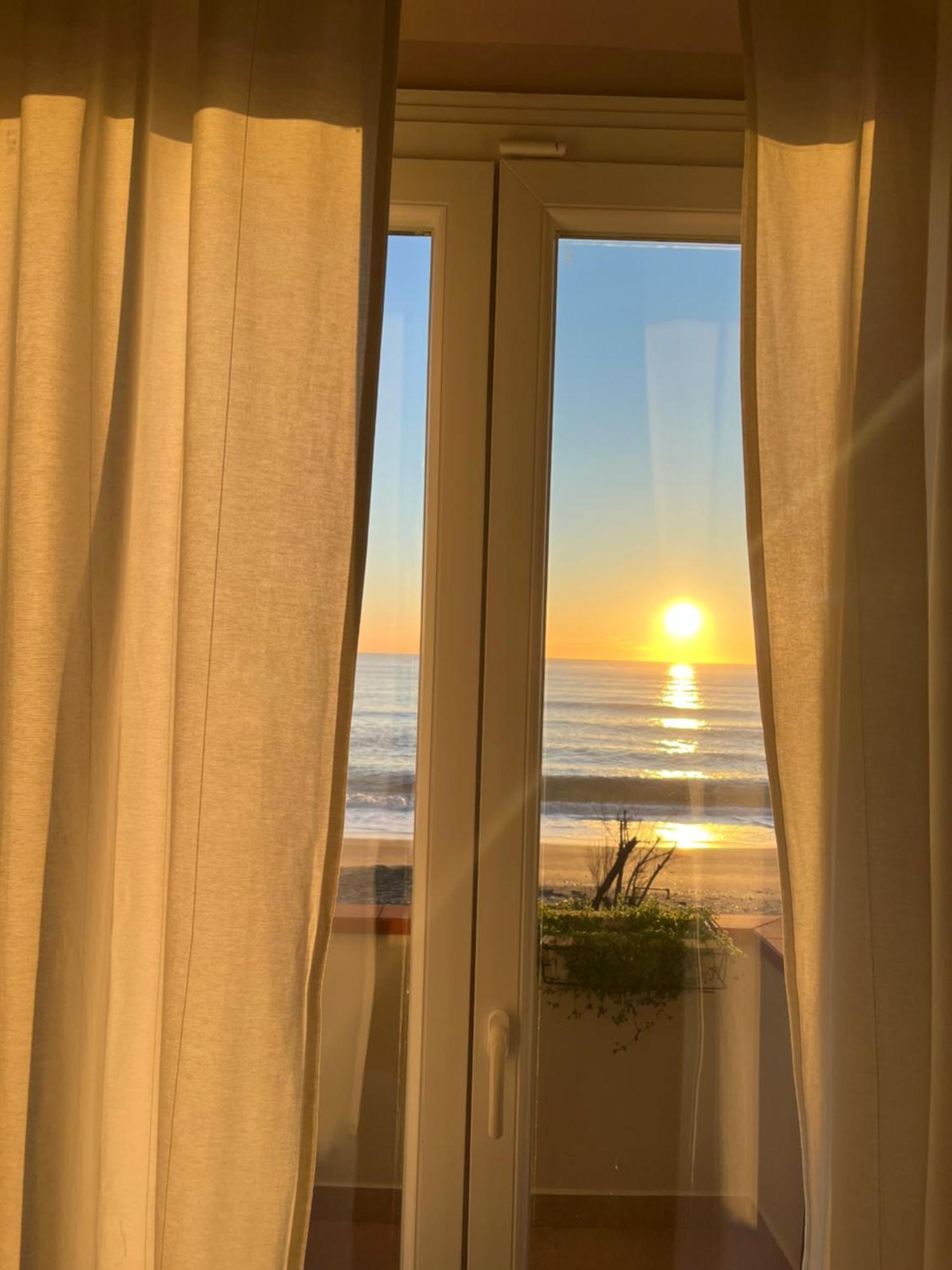 Casamare Una Casa Sulla Spiaggia Nelle Marche Villa Porto Potenza Picena Bagian luar foto