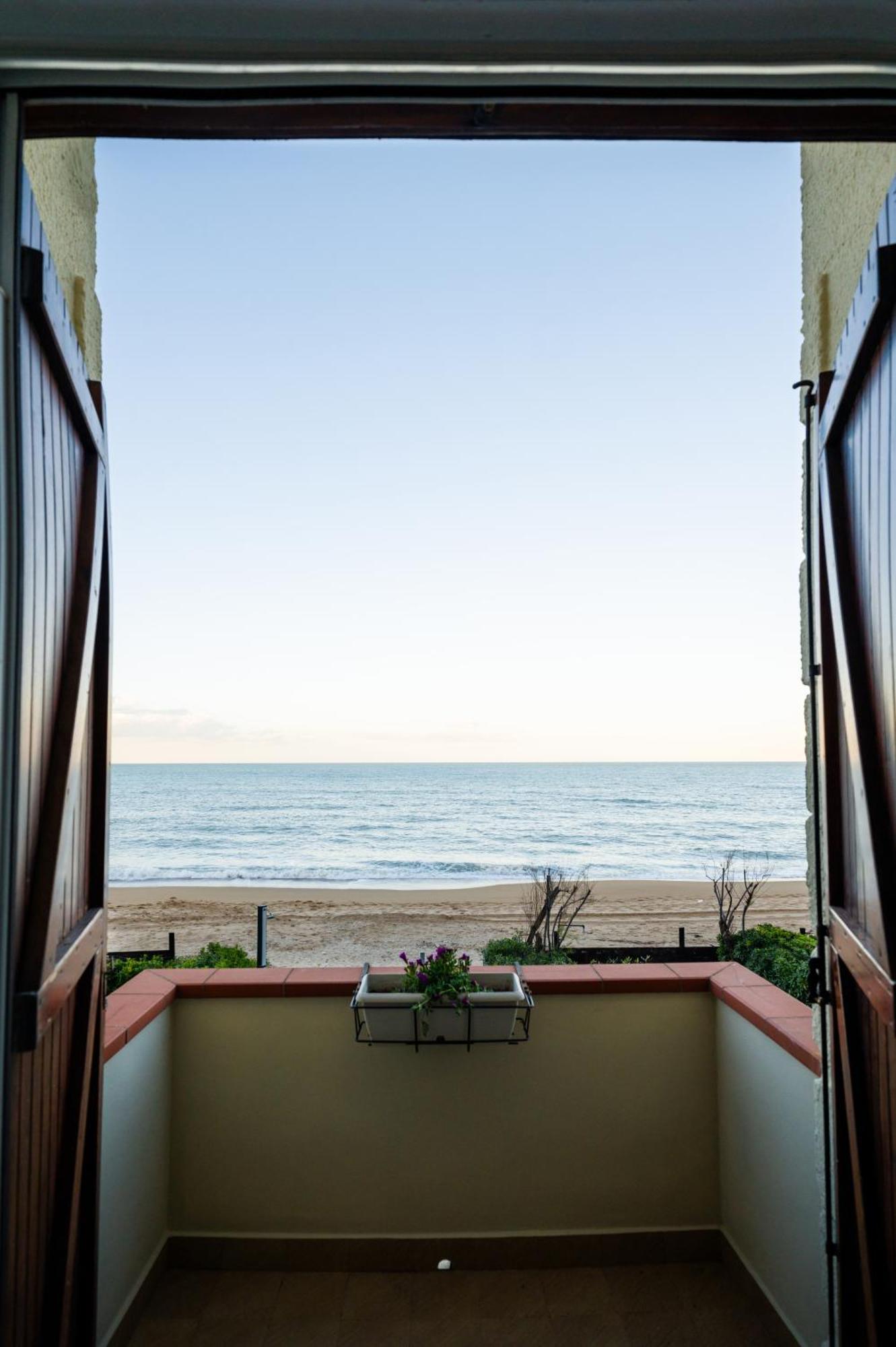 Casamare Una Casa Sulla Spiaggia Nelle Marche Villa Porto Potenza Picena Bagian luar foto