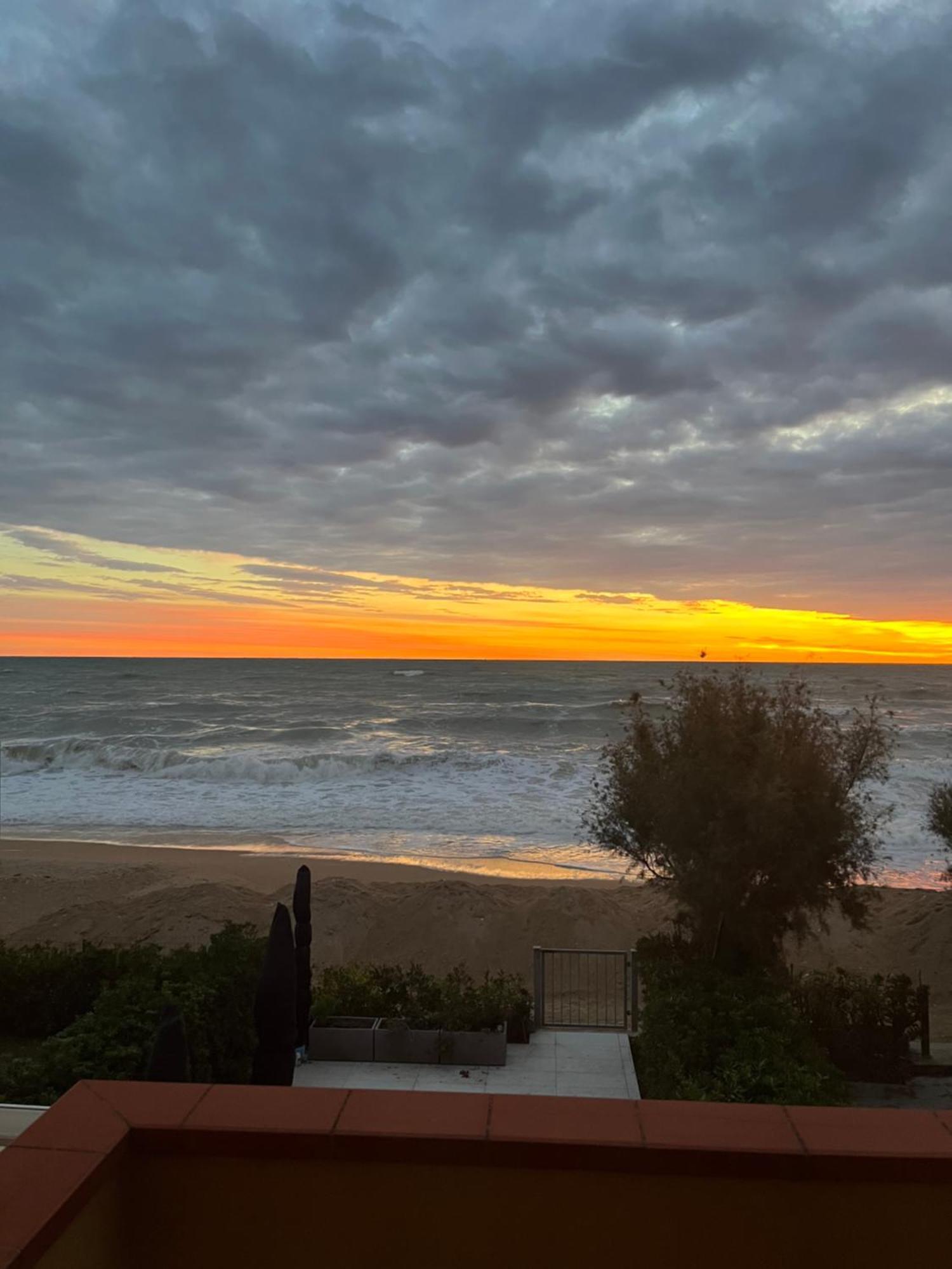 Casamare Una Casa Sulla Spiaggia Nelle Marche Villa Porto Potenza Picena Bagian luar foto