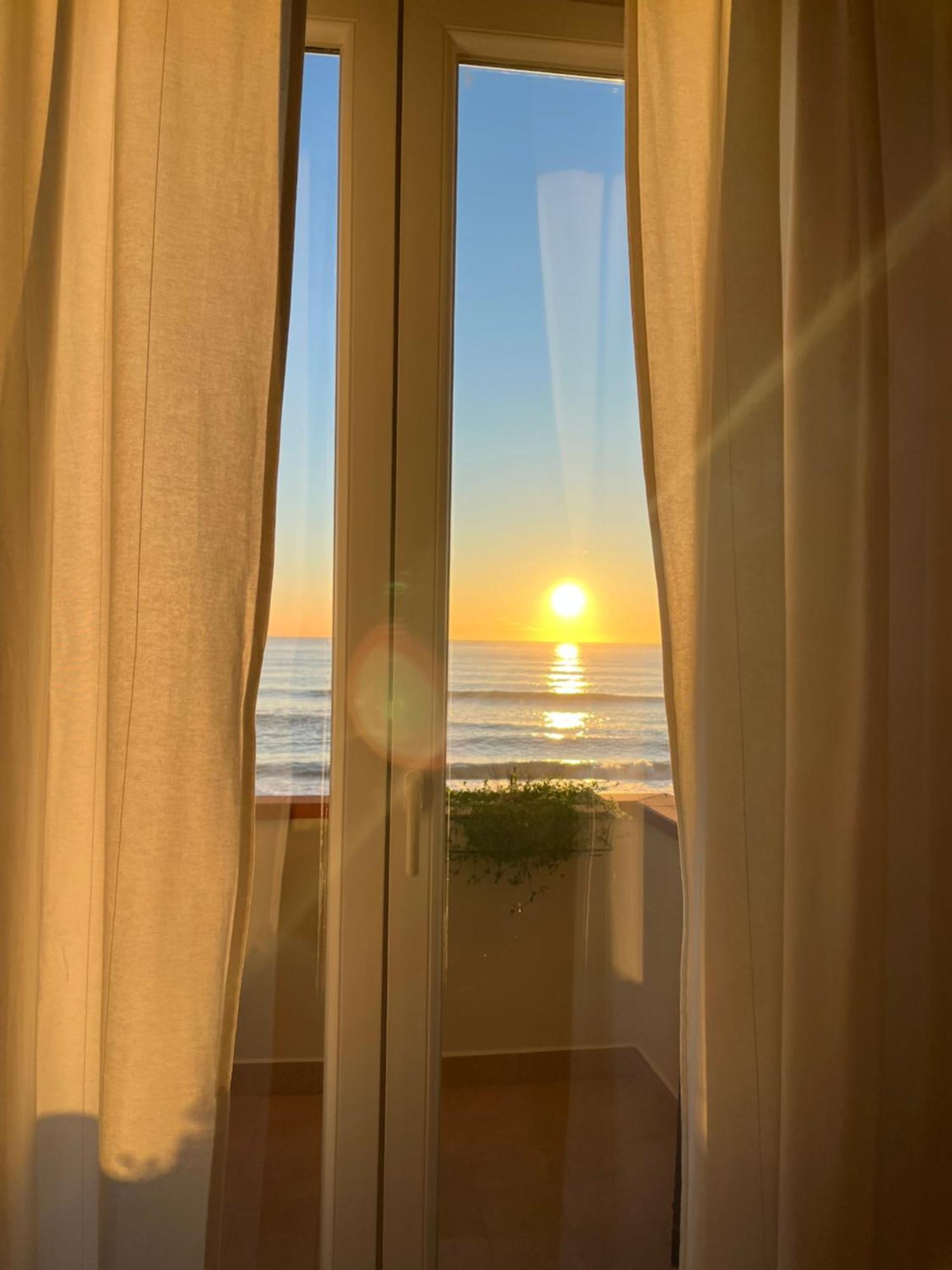 Casamare Una Casa Sulla Spiaggia Nelle Marche Villa Porto Potenza Picena Bagian luar foto