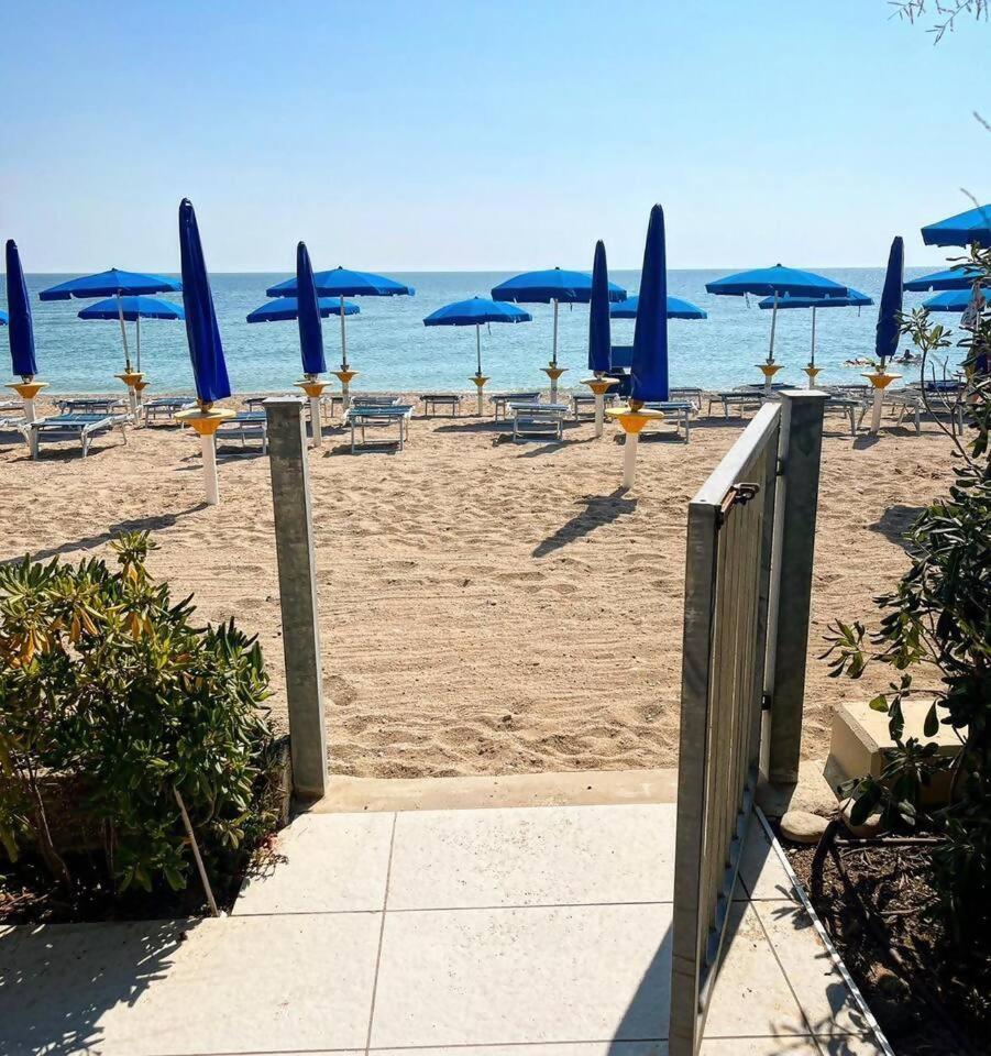 Casamare Una Casa Sulla Spiaggia Nelle Marche Villa Porto Potenza Picena Bagian luar foto