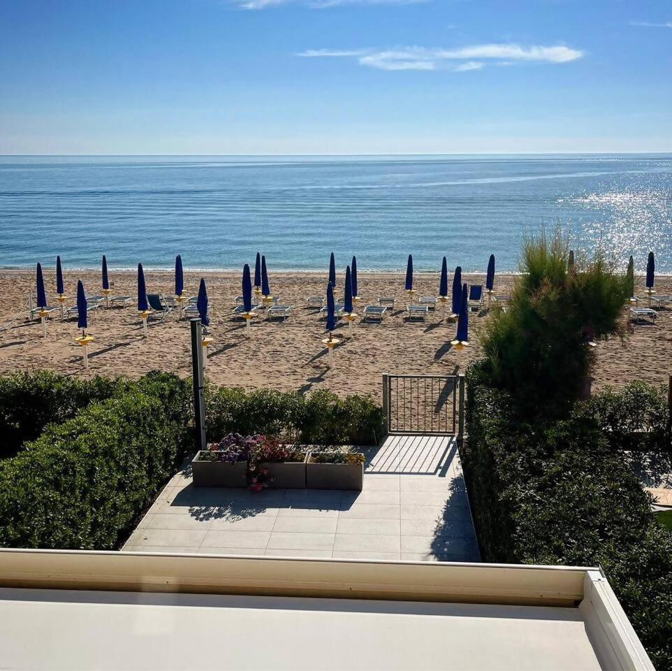 Casamare Una Casa Sulla Spiaggia Nelle Marche Villa Porto Potenza Picena Bagian luar foto